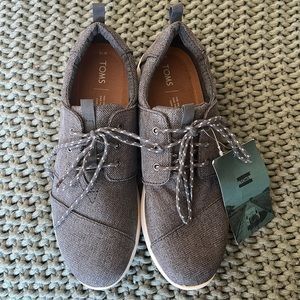 TOMS Women Tennis Shoe   /    Size 10